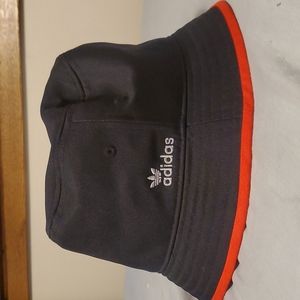 Adidas bucket hat black and red